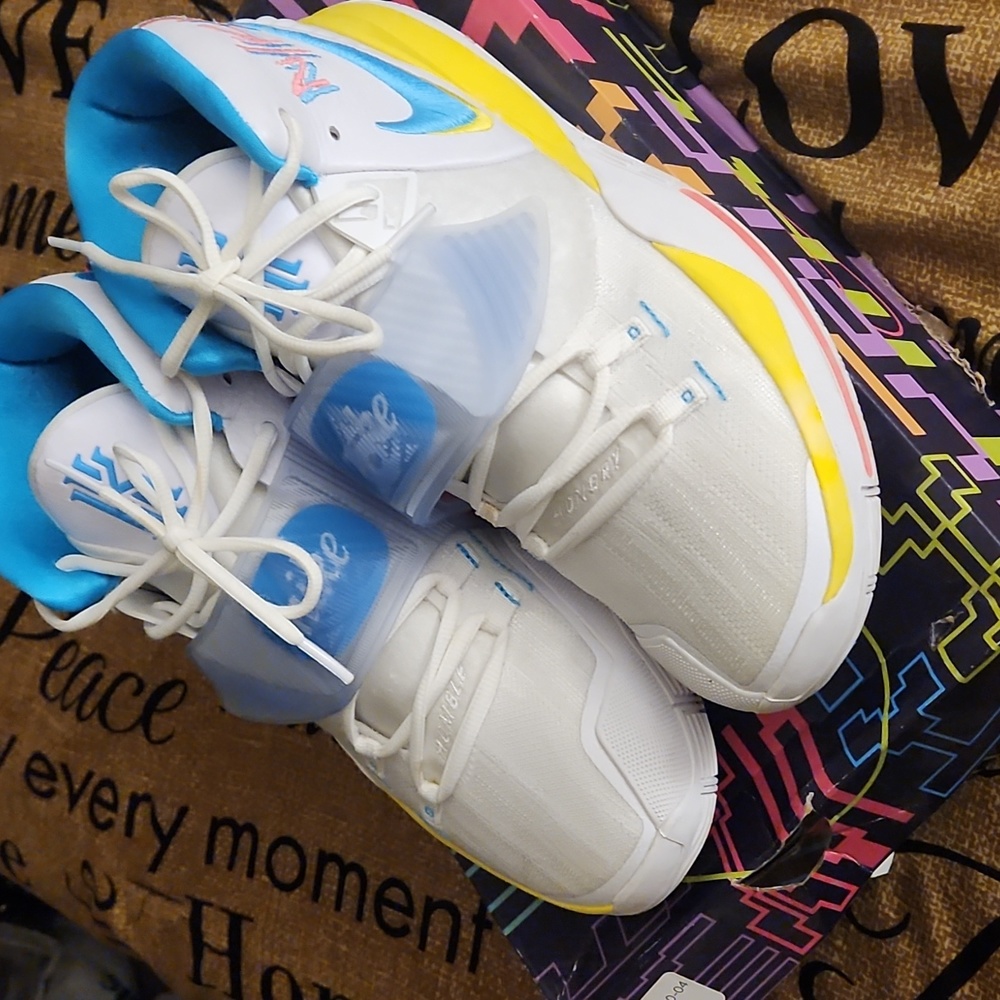 Kyrie nike sneakers